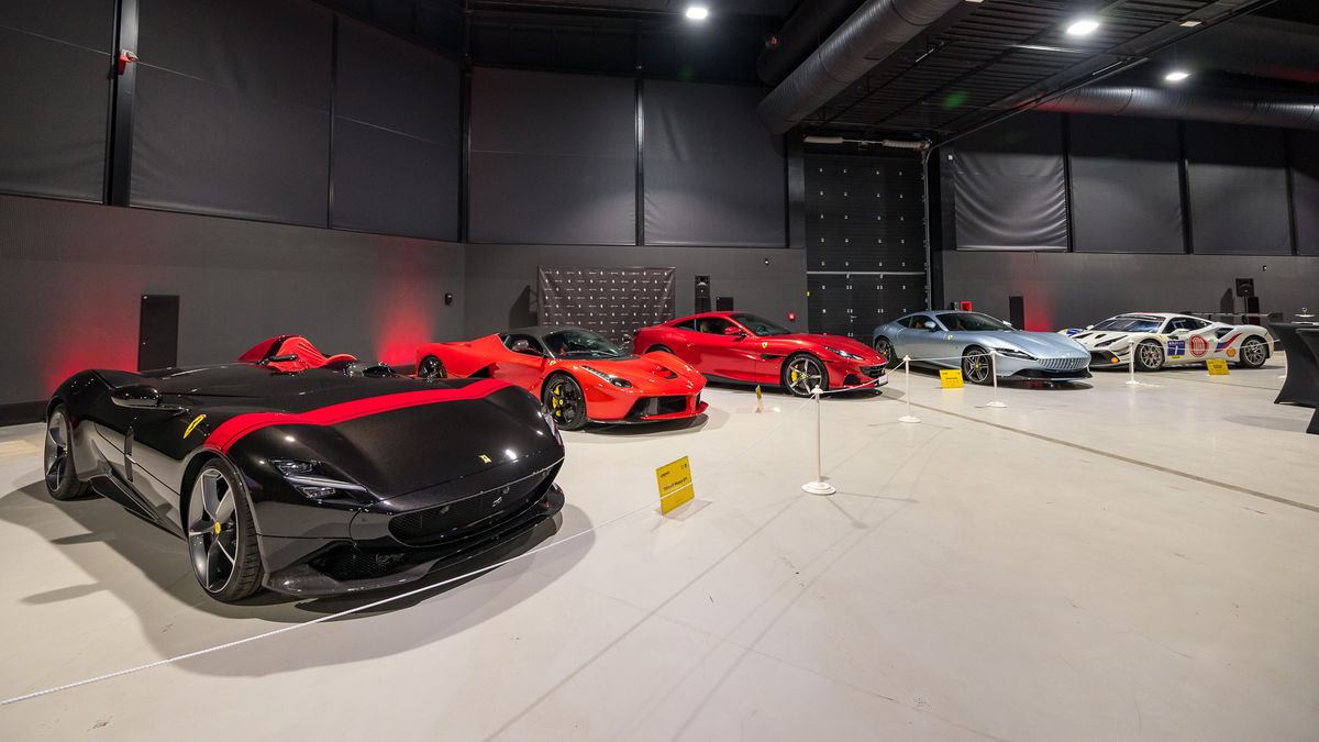Le leggende celebrano il 75° compleanno della Ferrari e presentano la prestigiosa collezione del marchio alla celebrazione di quest’anno